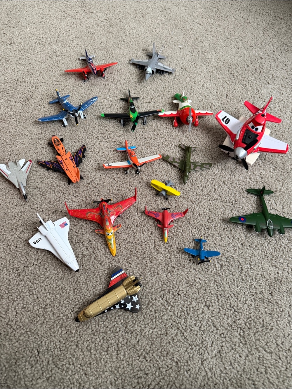 Disney Assorted Red, White, Blue & Green Toy Planes 18 planes